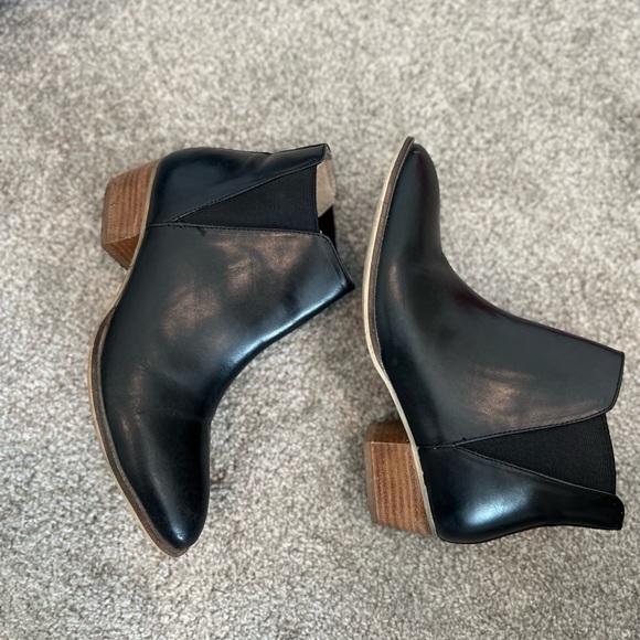 Black Chelsea Boot - Picture 4 of 7